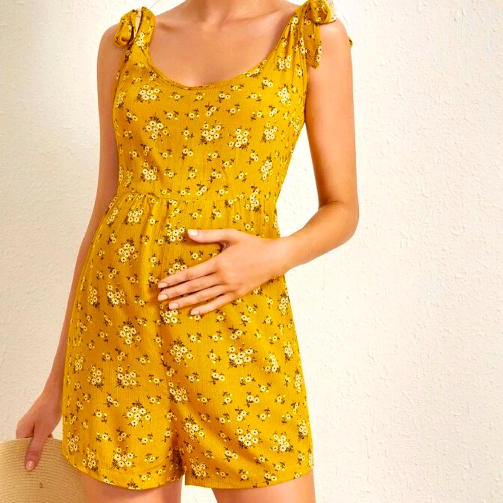 SHEIN Maternity Tie Shoulder Ditsy Floral Romper